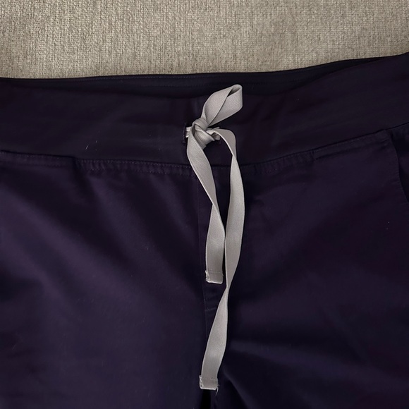 Figs Purple Scrub Set - Picture 7 of 13